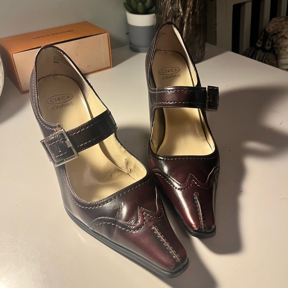 Circa Joan & David Vintage Buckle Heels - Picture 1 of 3